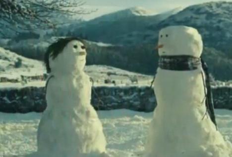 Cea mai emoţionantă reclamă de Crăciun: o poveste de iubire între doi oameni de zăpadă (VIDEO)